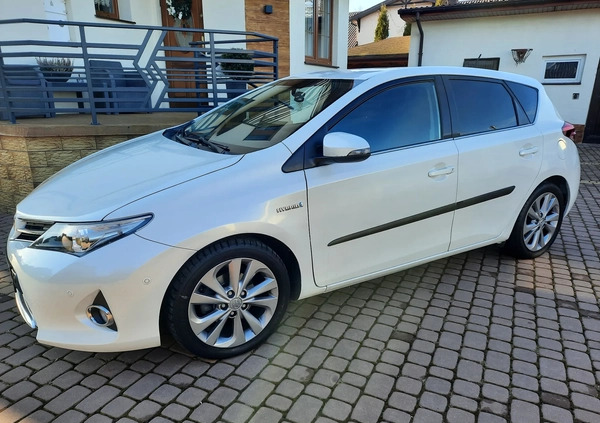 Toyota Auris cena 46000 przebieg: 104000, rok produkcji 2013 z Leszno małe 191